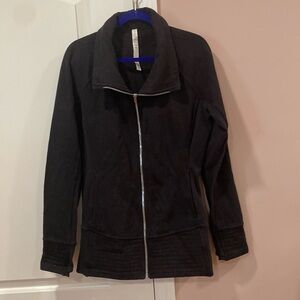 Lululemon blk zipper sweat shirt slightly used no rips or holes